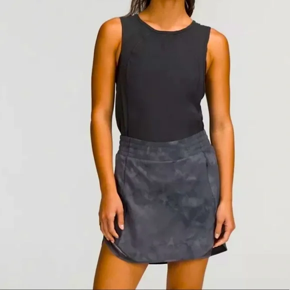 Lululemon Brand New w/Tags, Lulu Hotty Hot HR Shirt with Built In Shorts! - Picture 1 of 10